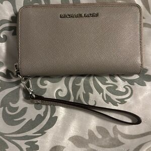Michael Kors Grey Medium Jet Set Leather Wristlet Wallet